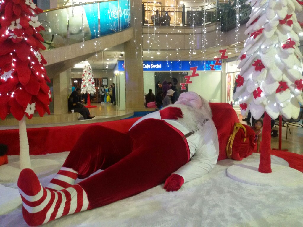 Santa was exhausted (and poor!) after a hard day of shopping at Bogota's most exclusive shopping mall!